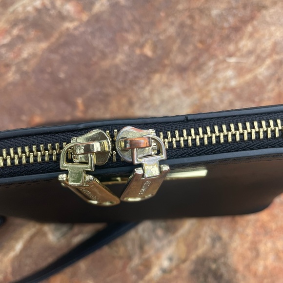 EUC Steve Madden “BMaggie” Black Crossbody Bag with Gold Chain Detail - Picture 11 of 11